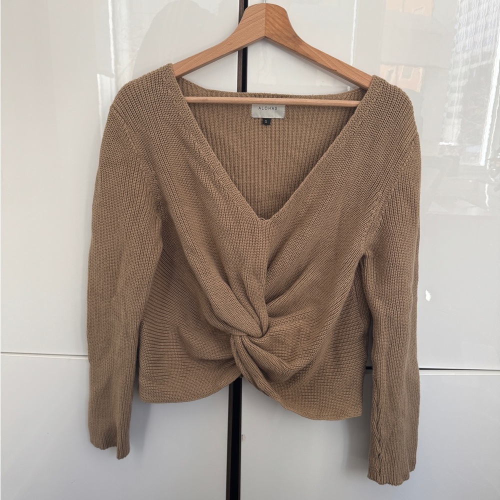 Alohas Polite Knot Knit Top Camel
